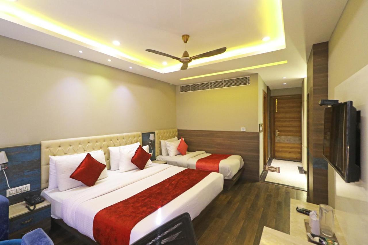Hotel The Ivy Grand With Free Secured Parking New Delhi