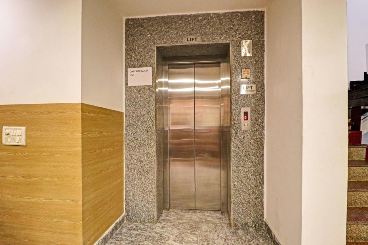 Oyo Townhouse 901 Prime Enclave Near Ambience Mall * Nova Deli