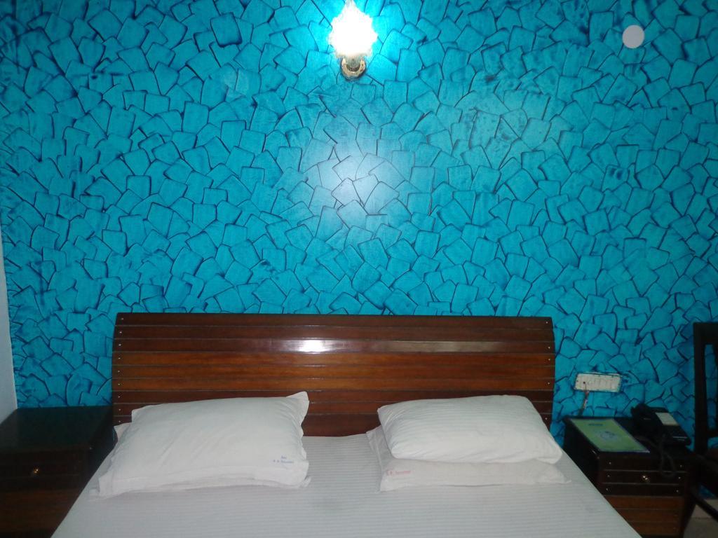 Hotel R S International @ Paharganj Nova Deli