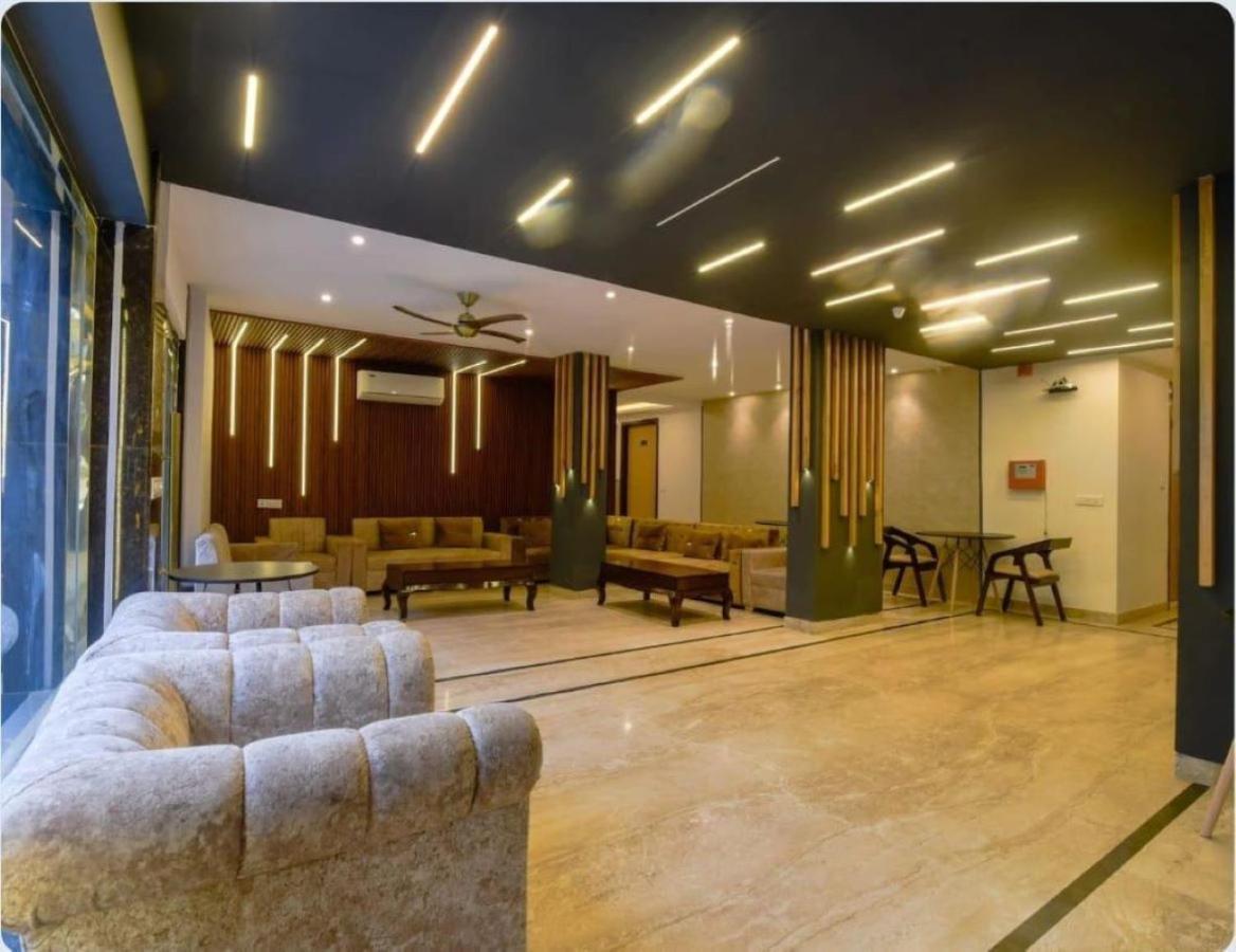 Hotel Del Near Igi Airport 3*