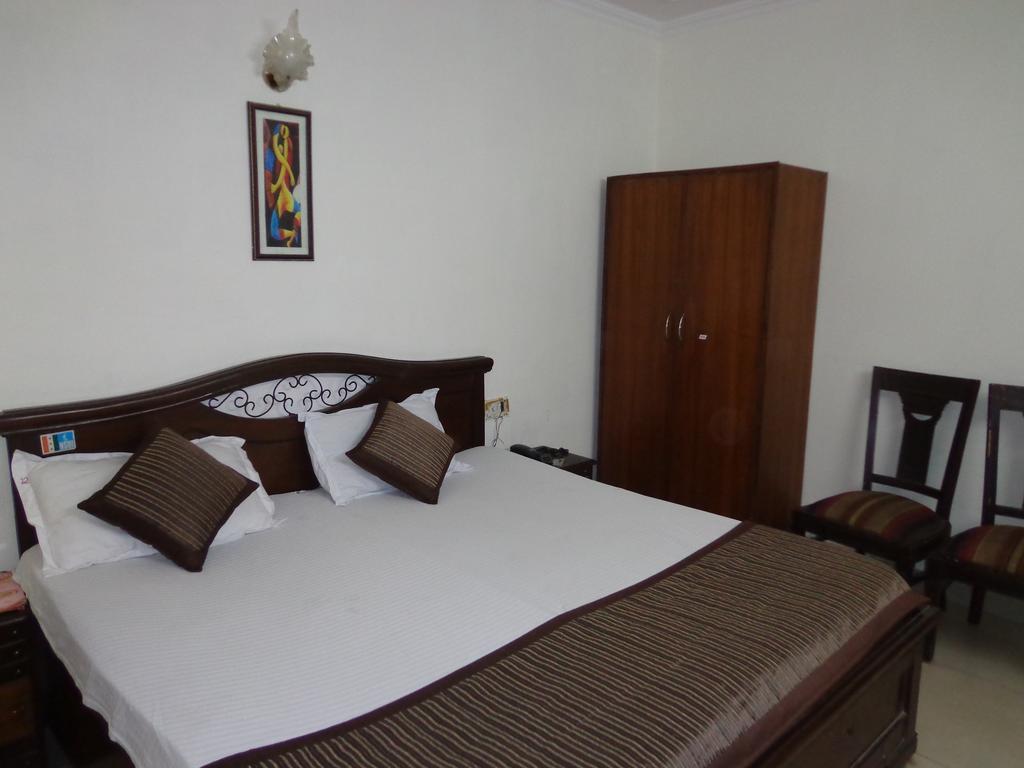 Hotel R S International @ Paharganj New Delhi
