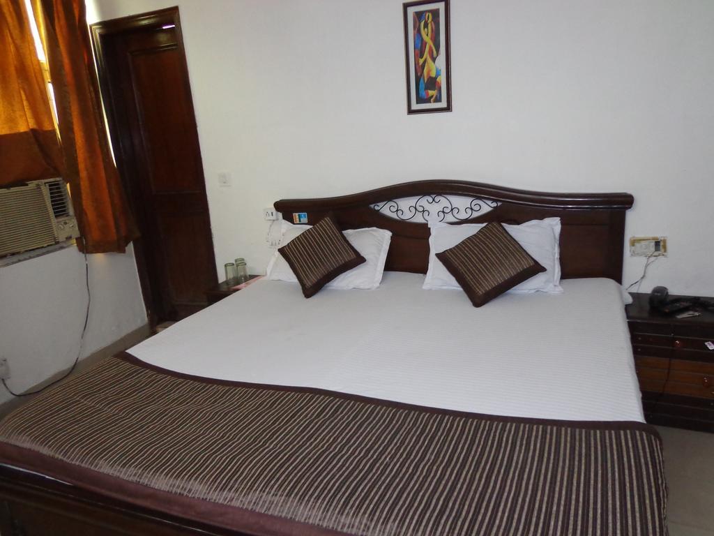 Hotel R S International @ Paharganj 2*