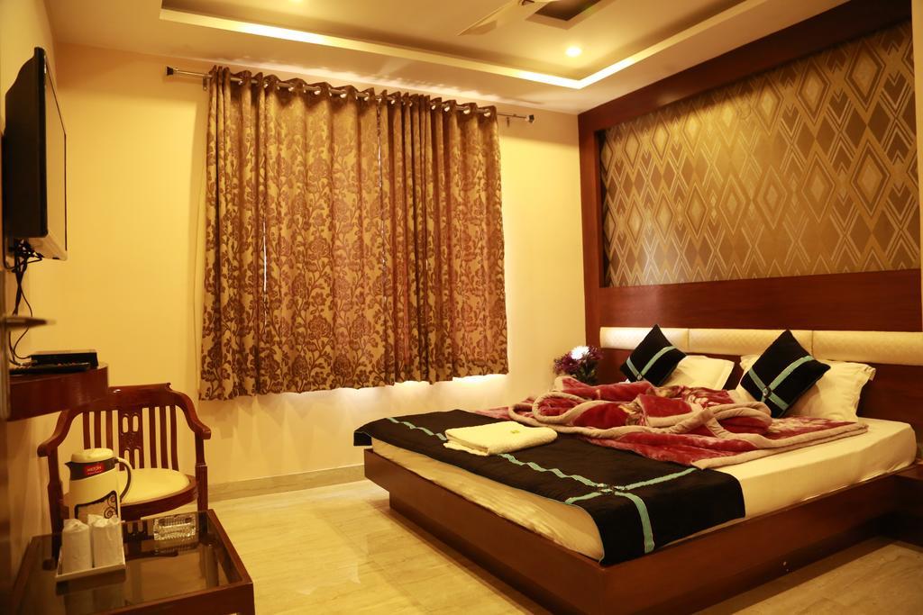 Geeta Saar Hotel
