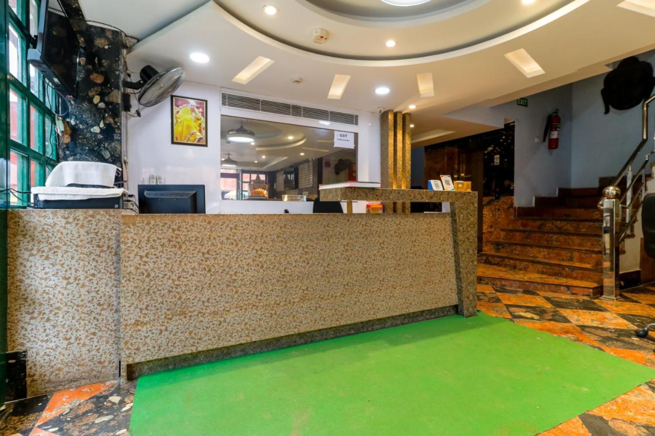 De Cruise - Railway Station Hotel