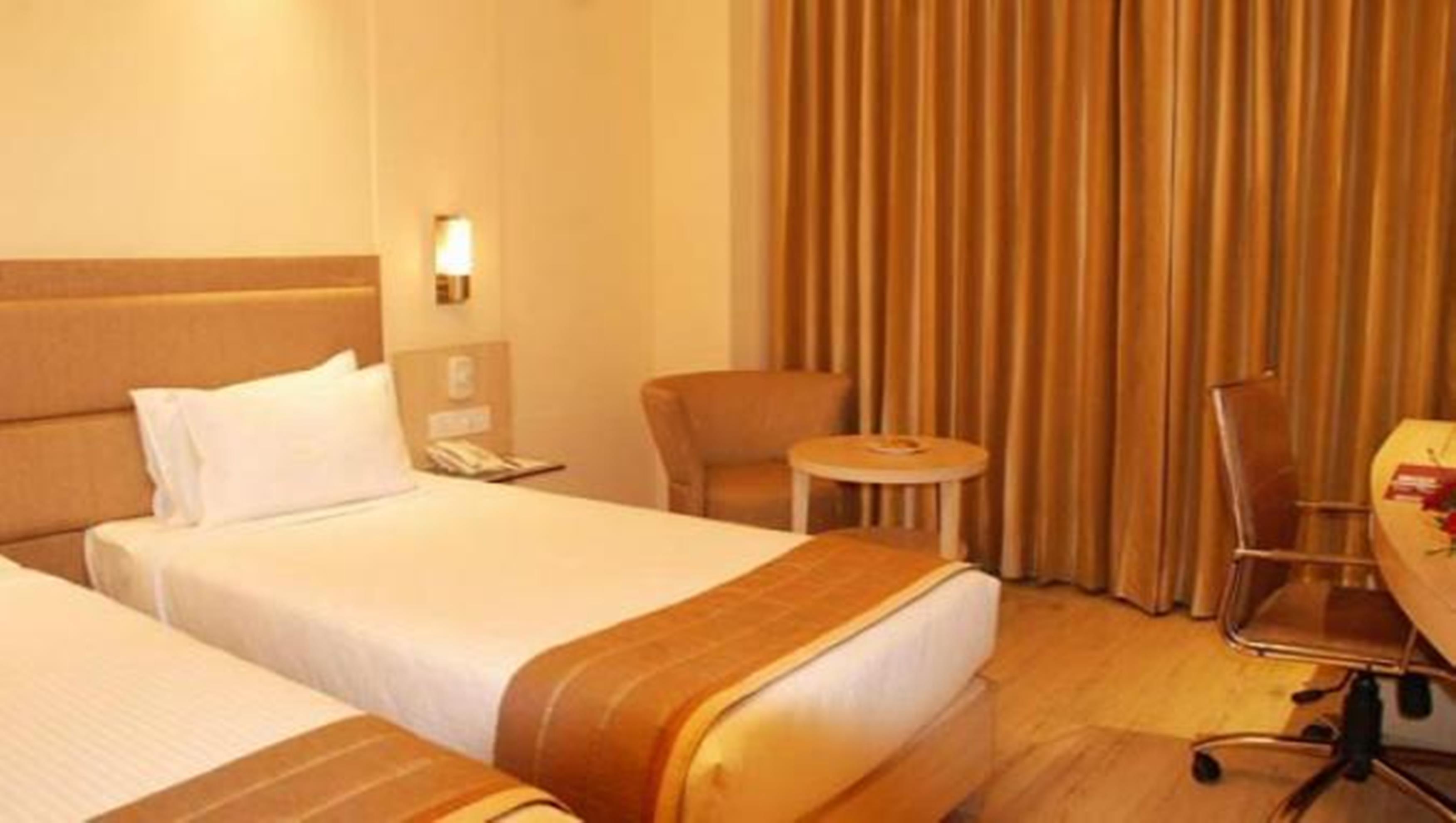Sarovar Portico Naraina, 3* New Delhi