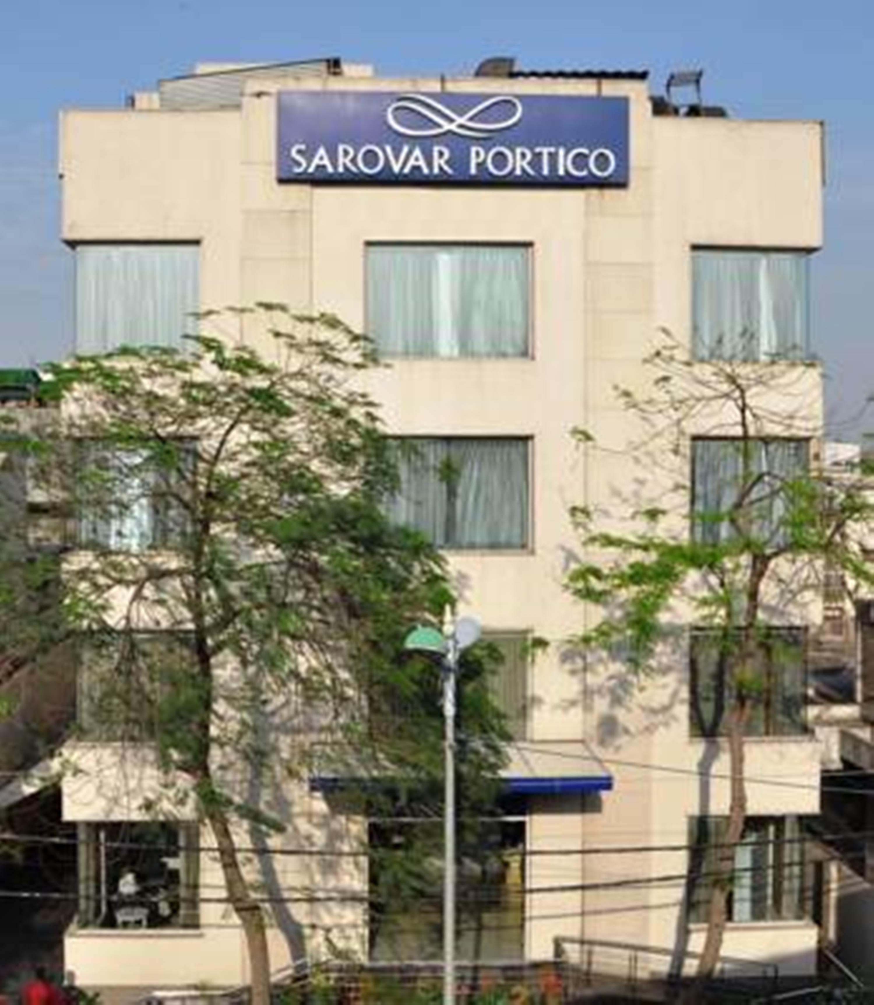 Sarovar Portico Naraina, Hotel 3*