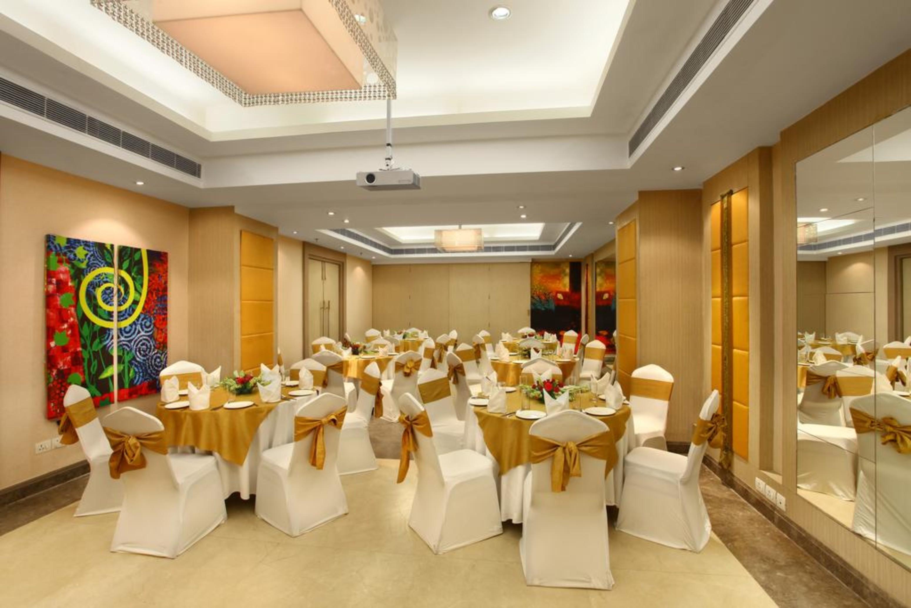 The Ashtan Sarovar Portico 4*