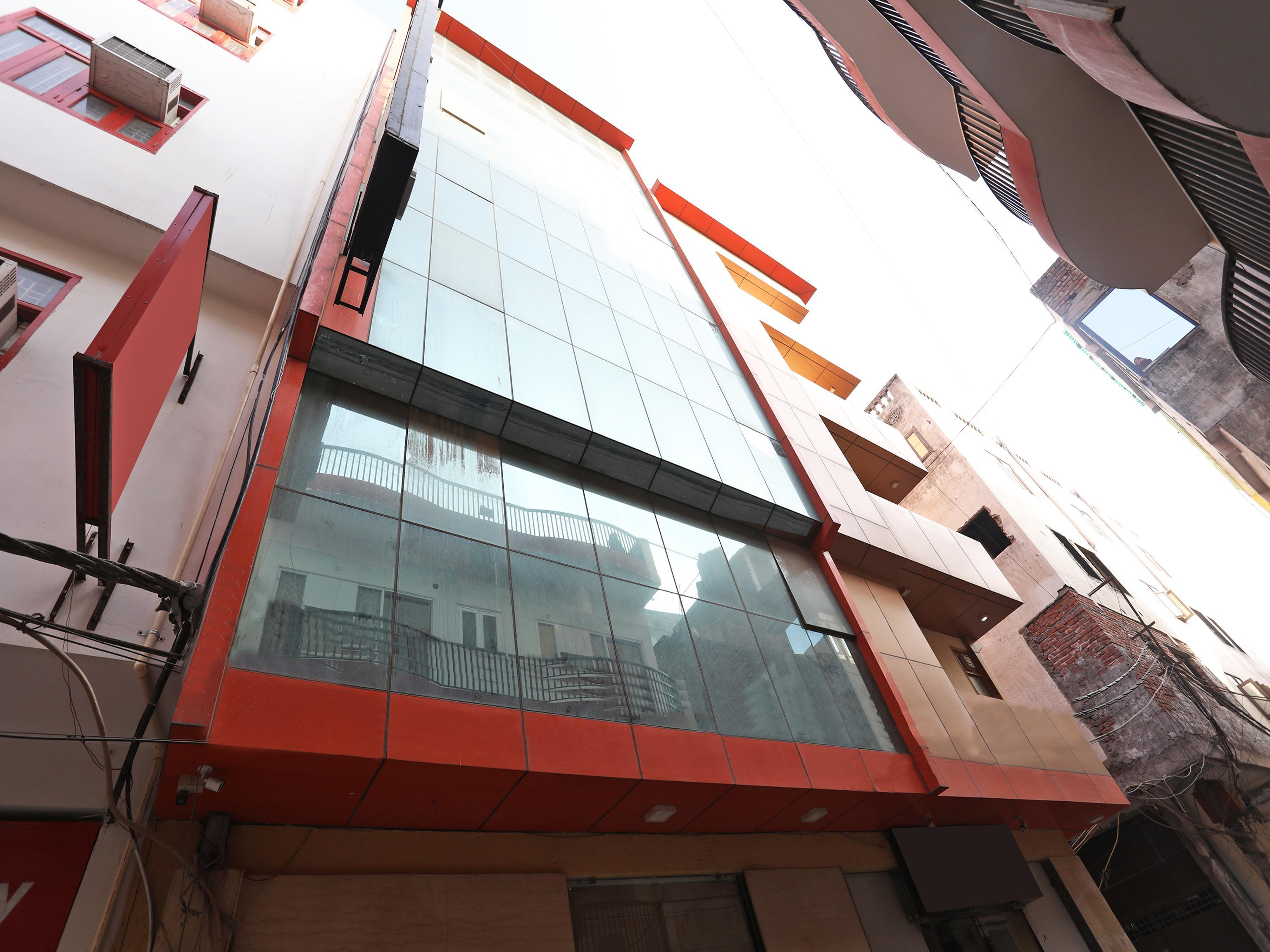 Oyo 8967 Aeroporto 3*