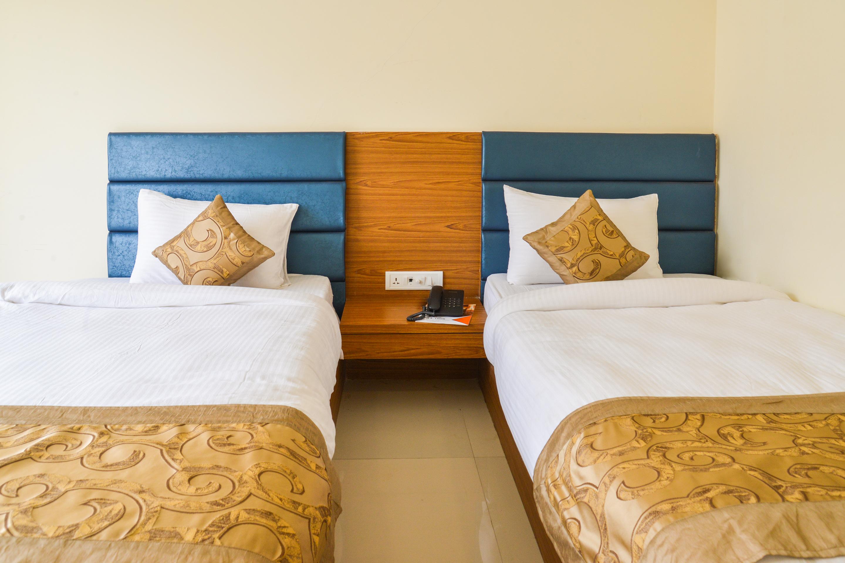 Hotel D Capitol Delhi Airport 3*