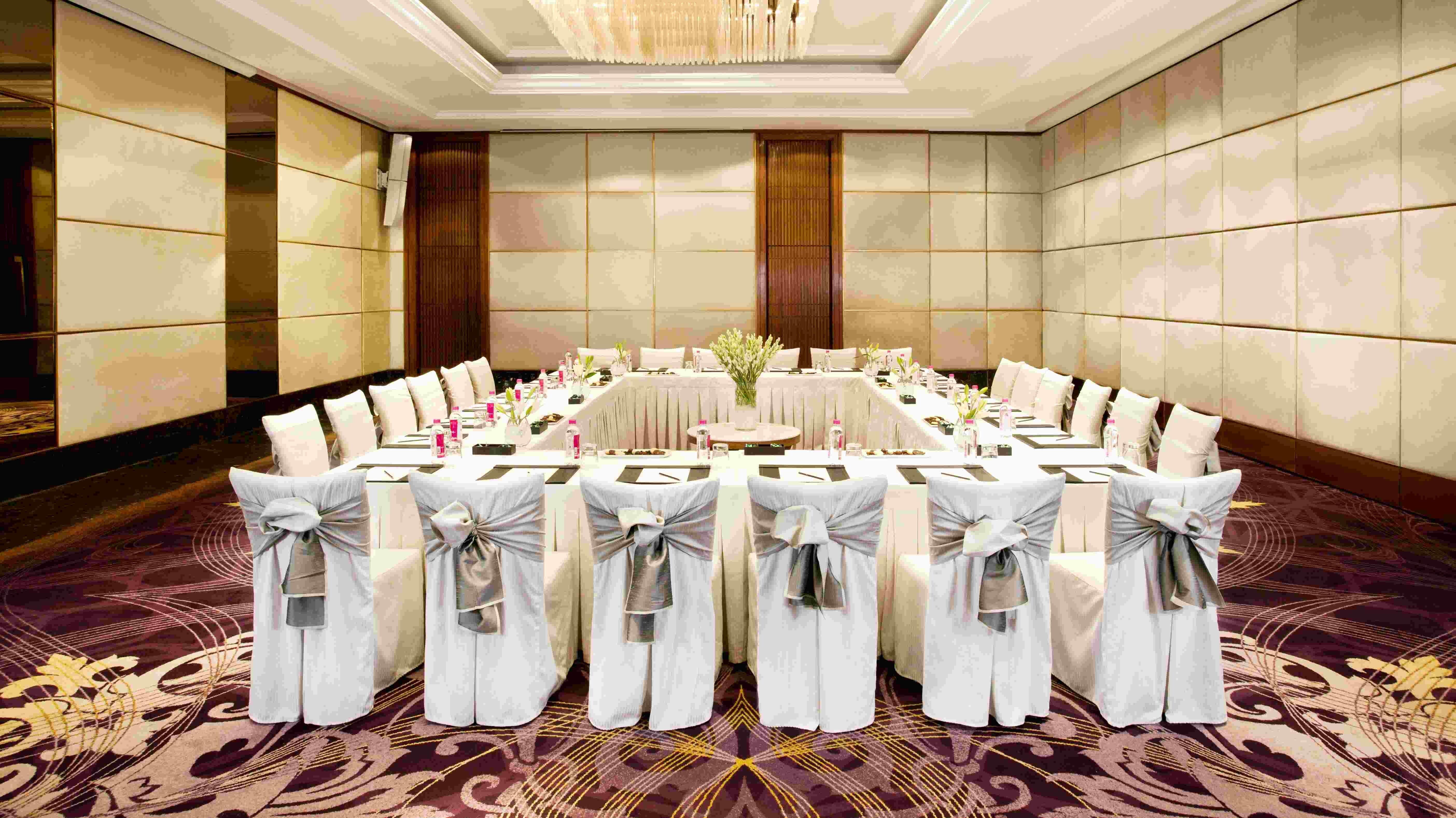 Mayur Vihar Noida By Ihg Hotel 5*