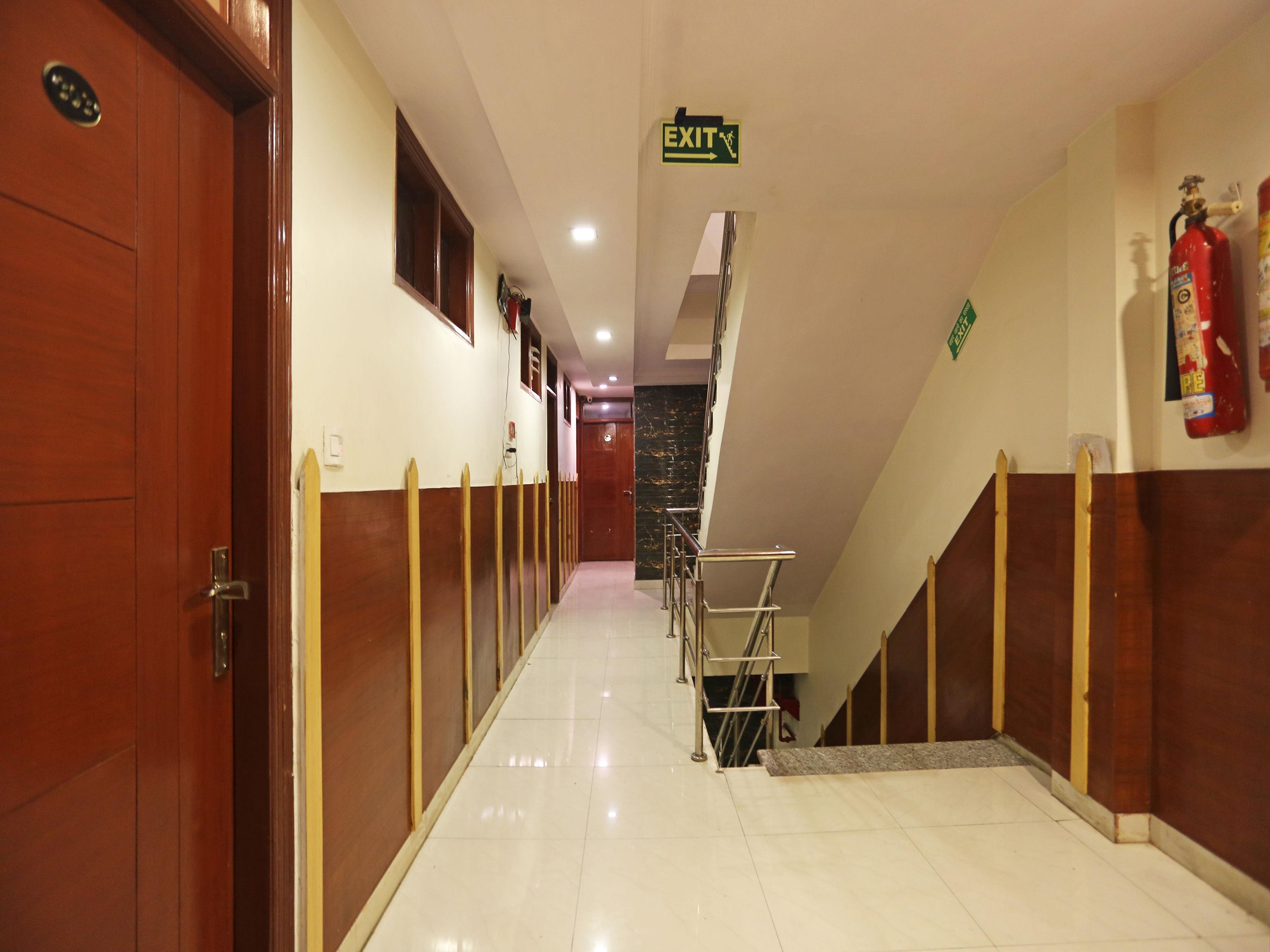 Guest house Oyo 6169 Prem Deluxe New Delhi