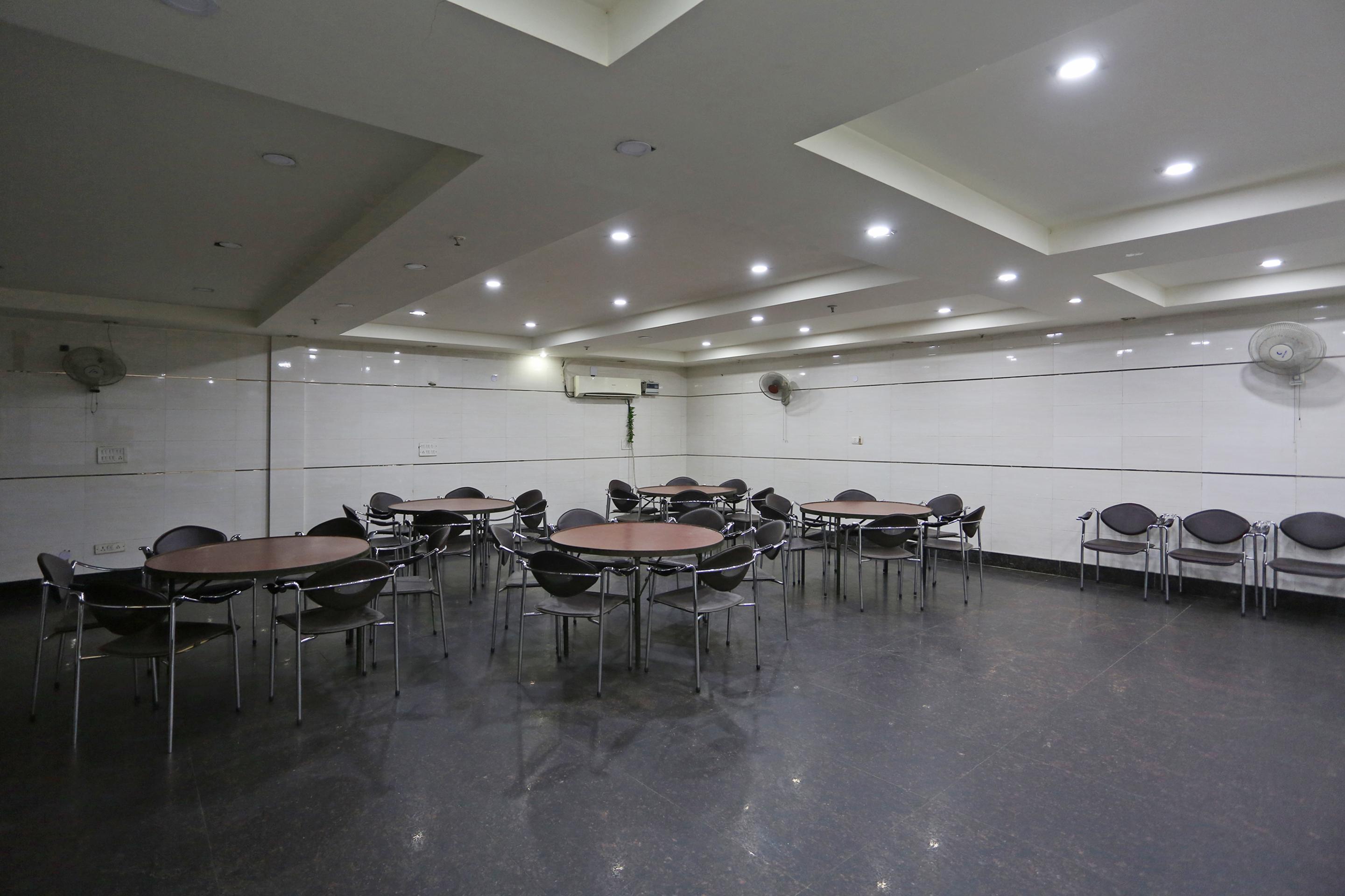 Oyo 337 Anand Hotel 3*