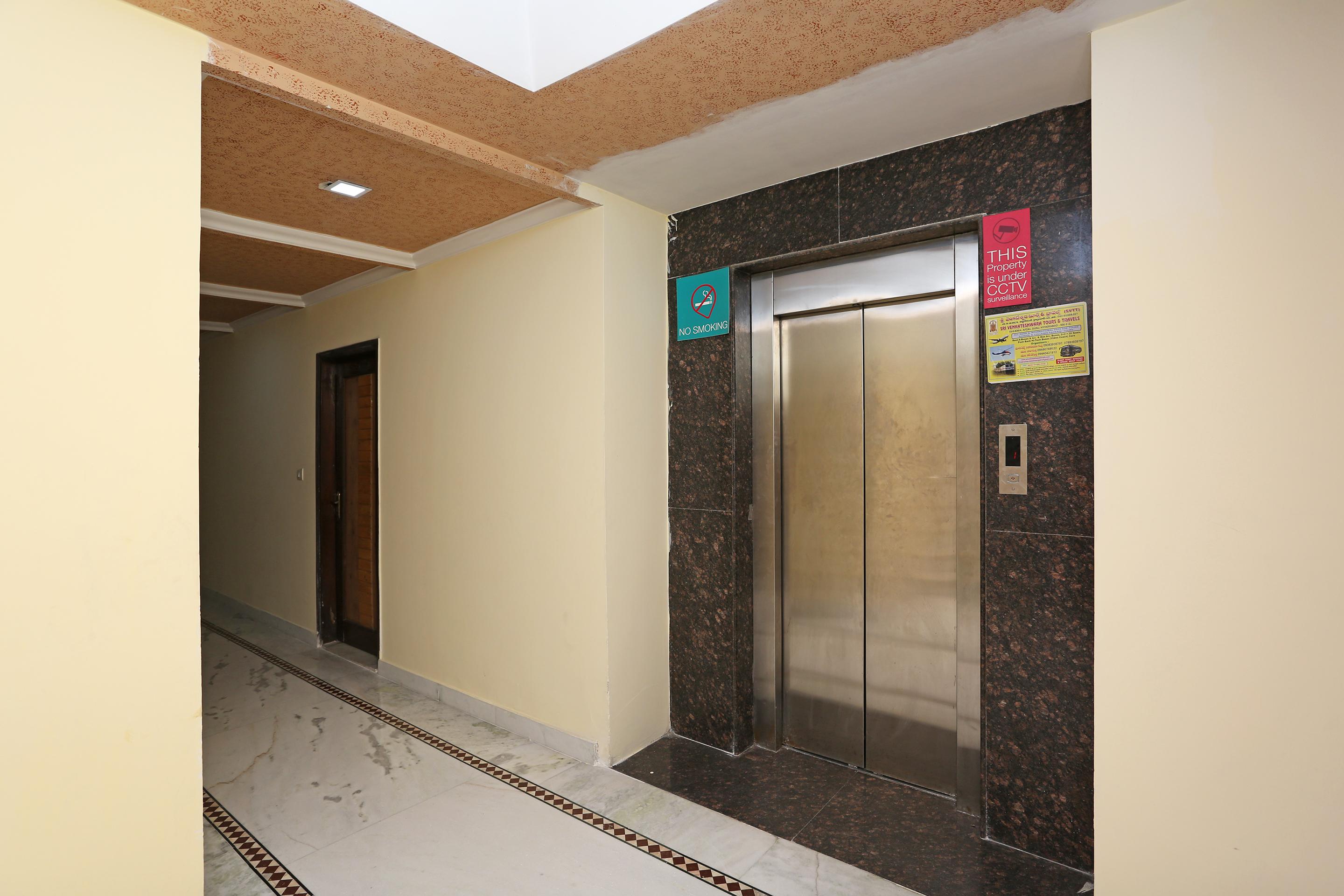 Hotel Oyo 337 Anand Delhi (National Capital Territory of India)