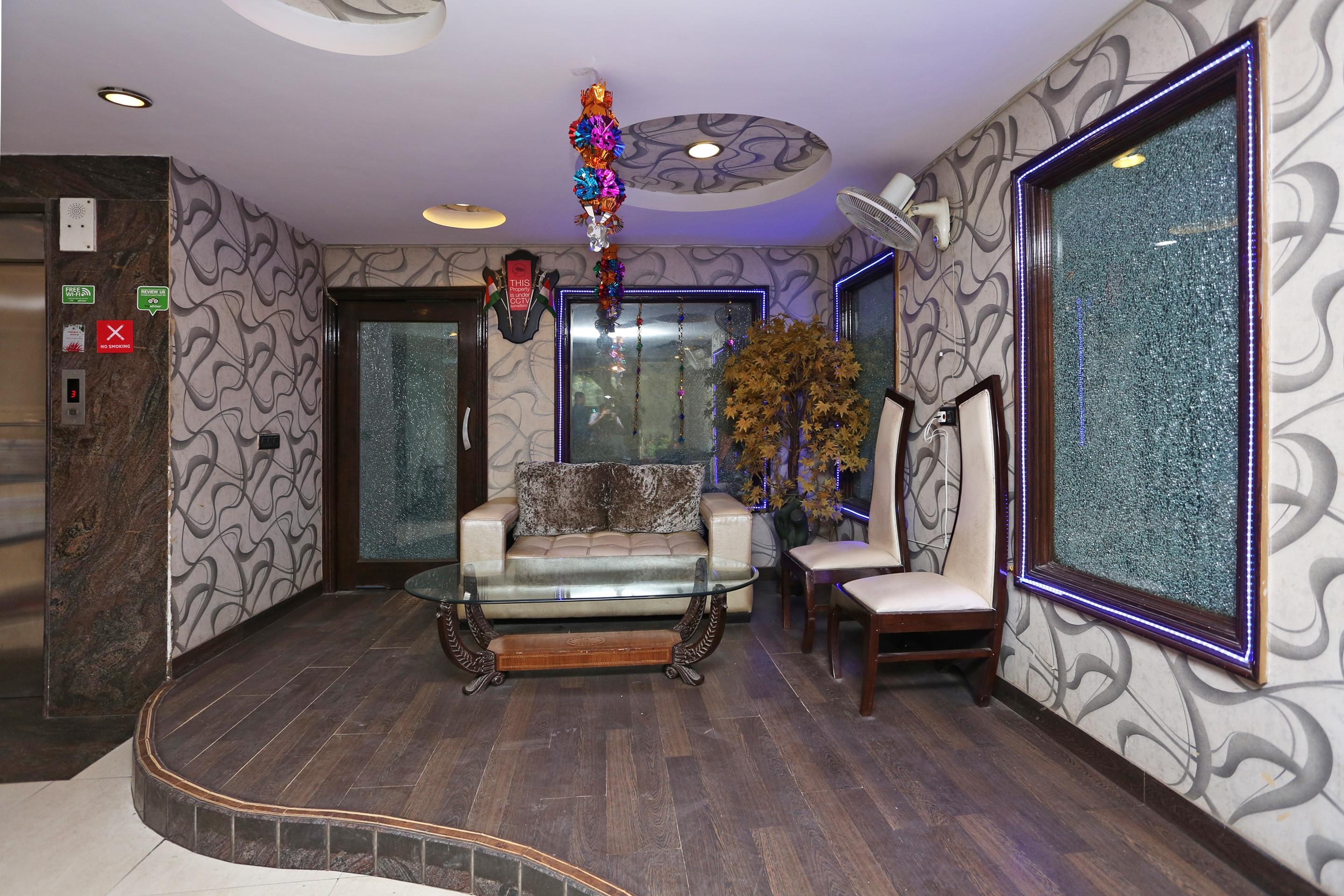 Oyo 337 Anand Hotel 3*