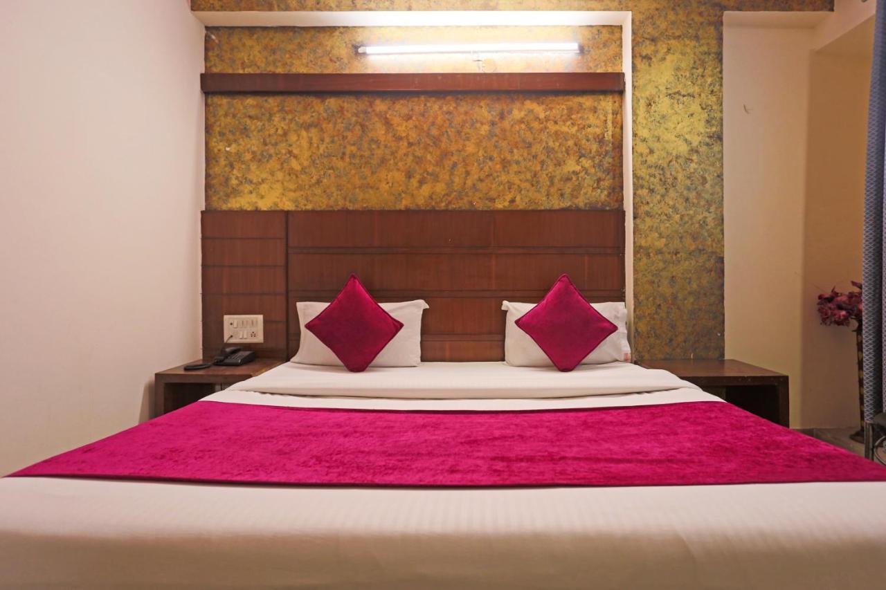 Repose Suites Near Railway Station Hotel