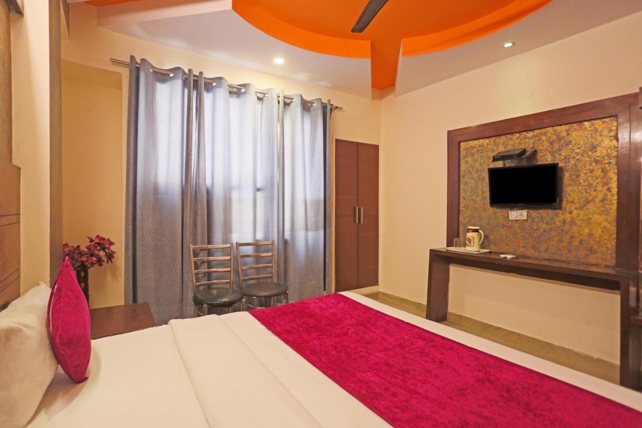 Hotel Repose Suites Near Railway Station 4*