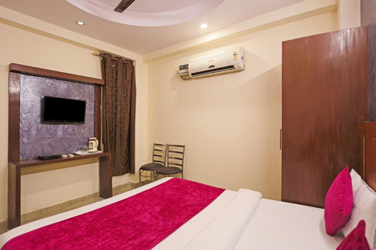 Hotel Repose Suites Near Railway Station 4*