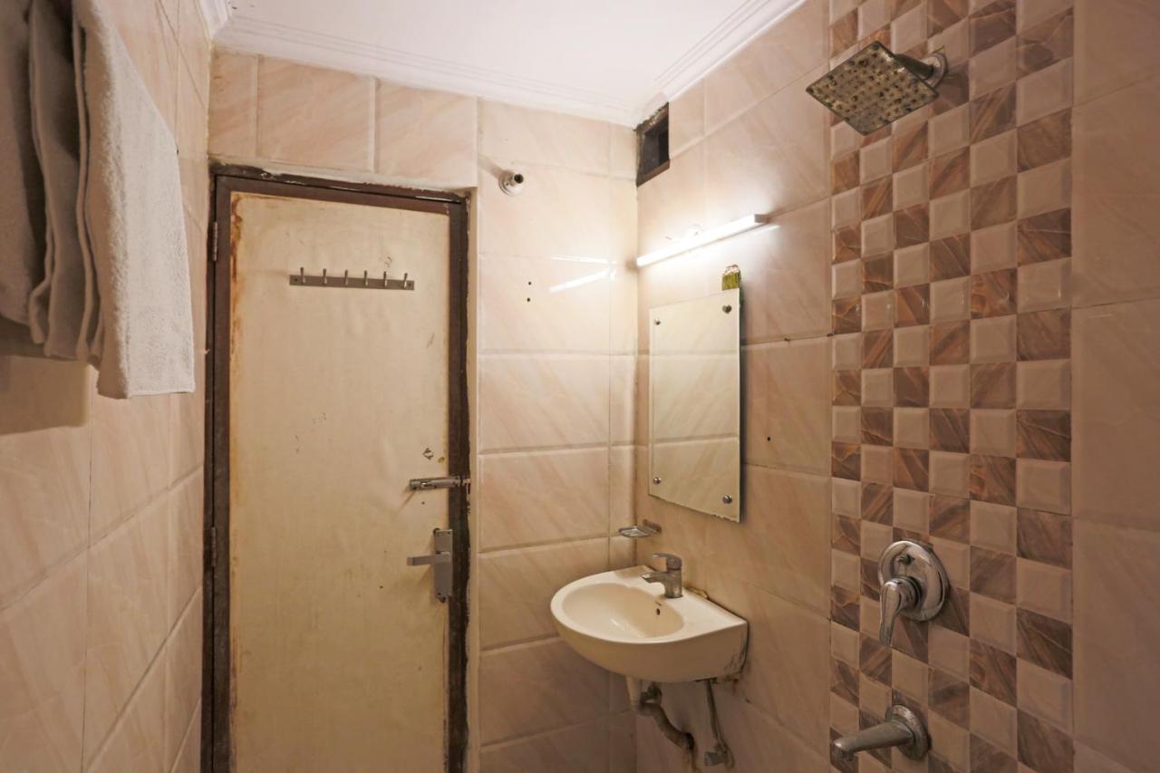 Repose Suites Near Railway Station Hotel