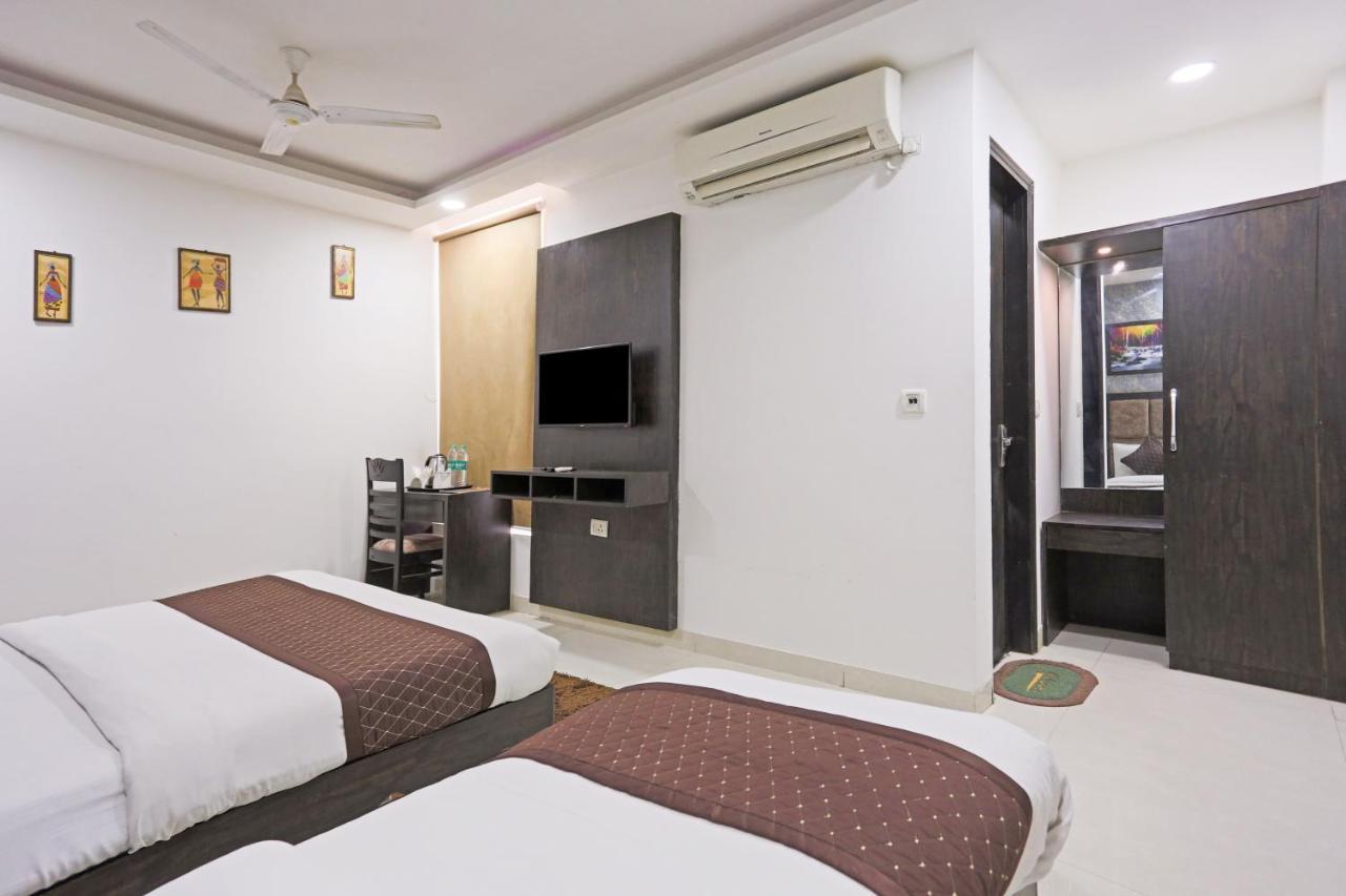 Grand Belwood Near Delhi Airport 3*