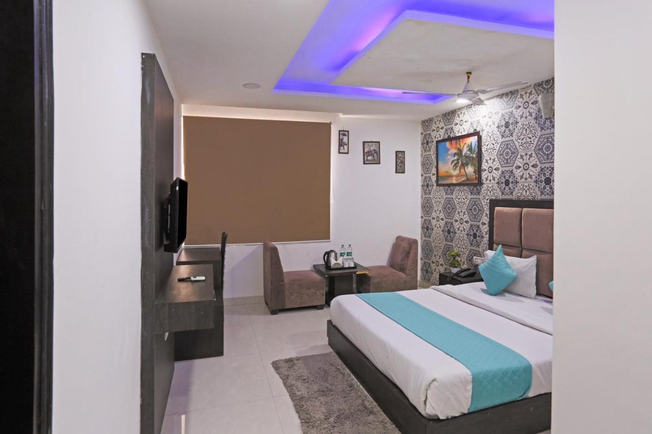 Grand Belwood Near Delhi Airport 3* Nova Deli