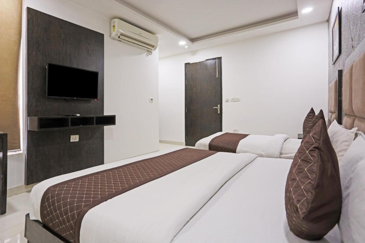 Hotel Grand Belwood Near Delhi Airport 3*