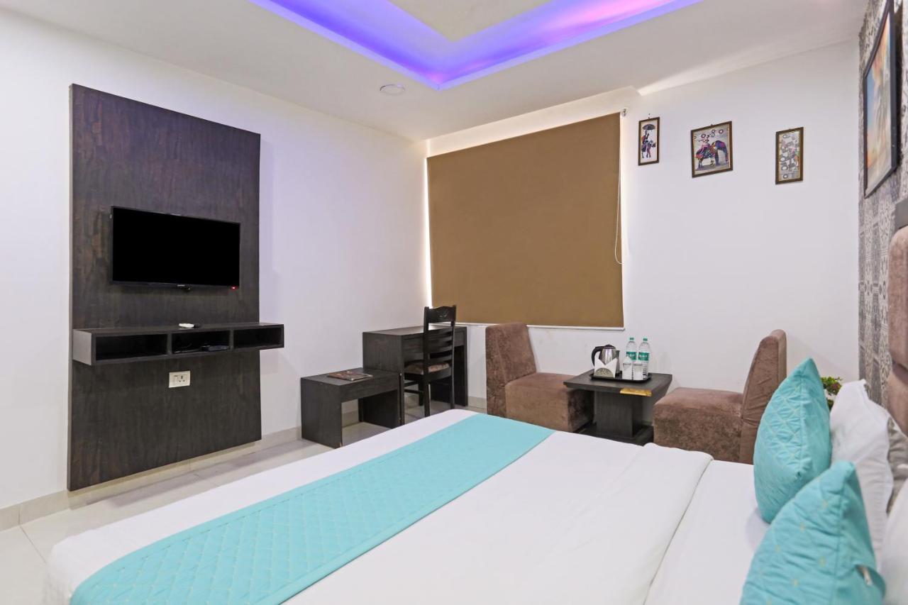 Hotel Grand Belwood Near Delhi Airport 3*