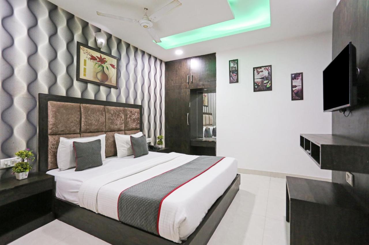 Hotel Grand Belwood Near Delhi Airport 3*