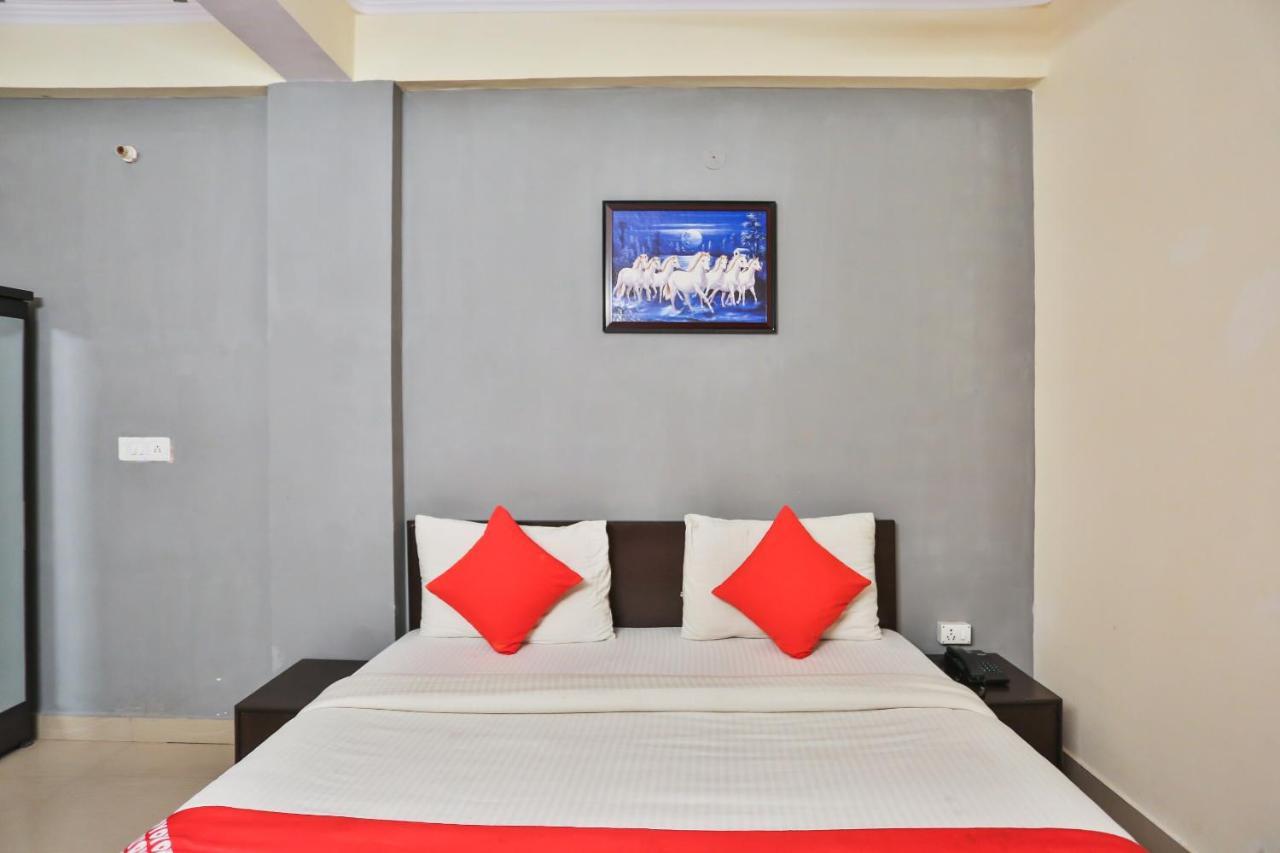 Flagship Diamond Deluxe Near Palam Metro Station