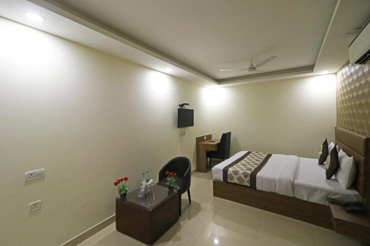 Hotel Hotel R S Delhi Airport Nova Deli