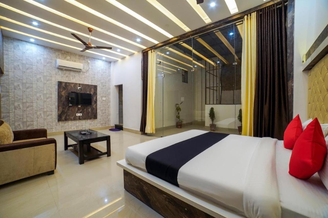 Hotel Hotel Ivy Plaza Near Igi Airport 4*