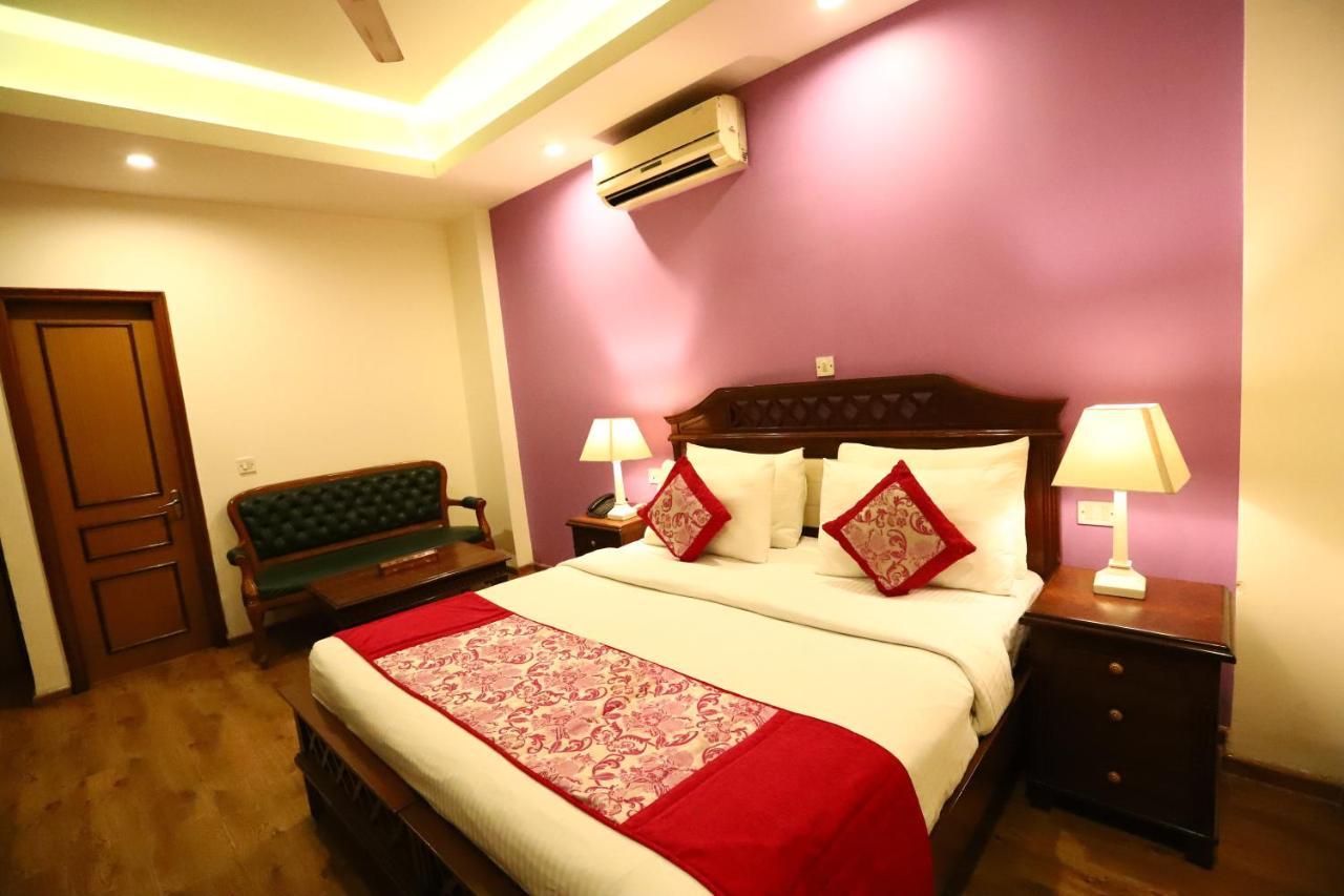 Hotel Ambica Palace Aiims - Couple Friendly Local Id Accepted 3*