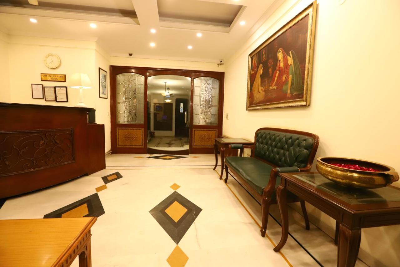 Ambica Palace Aiims - Couple Friendly Local Id Accepted Hotel 3*