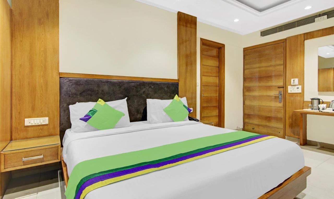 Fortuner, Karol Bagh, New Hotel Delhi (National Capital Territory of India)