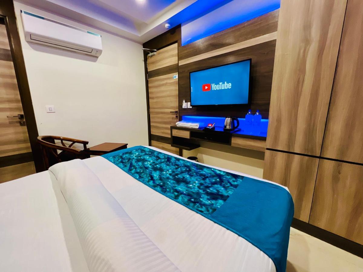 Apple & Suites, 4*