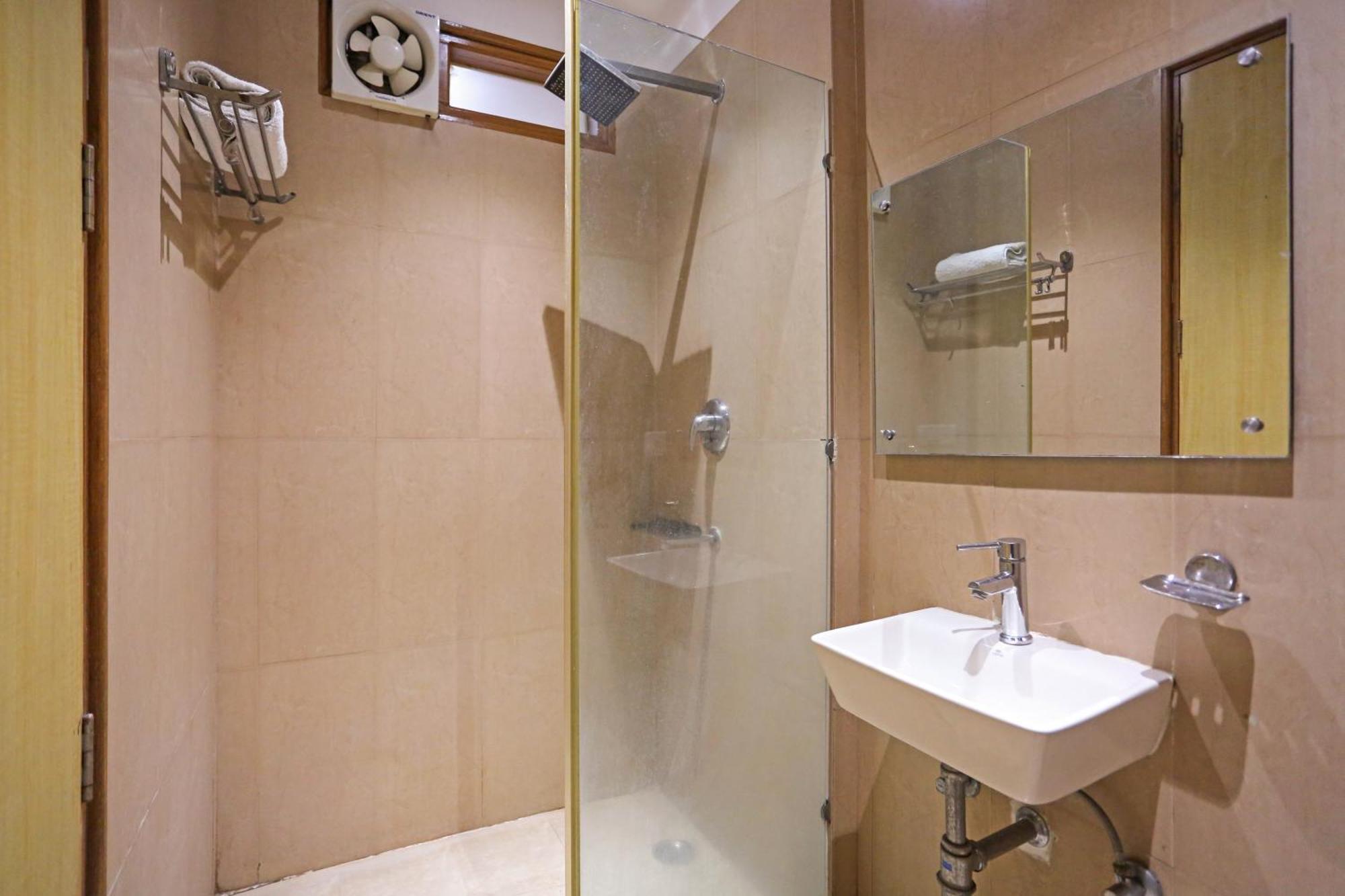 Hotel Fortuner Karol Bagh Just 1 Km From New Railway Station 4*