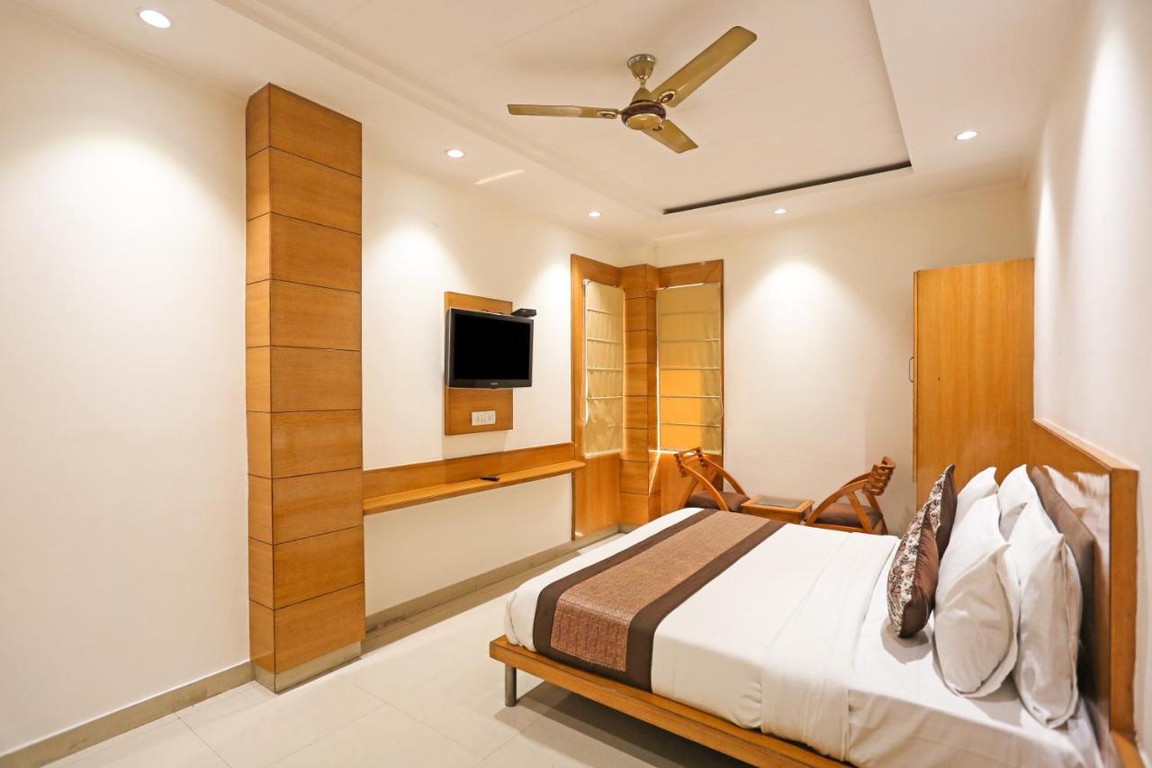 Fortuner Karol Bagh Just 1 Km From New Railway Station 4*