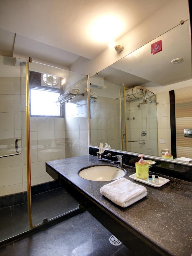 Lime Gk-2 At Greater Kailash Metro South Delhi Nearby Saket Select Guest house