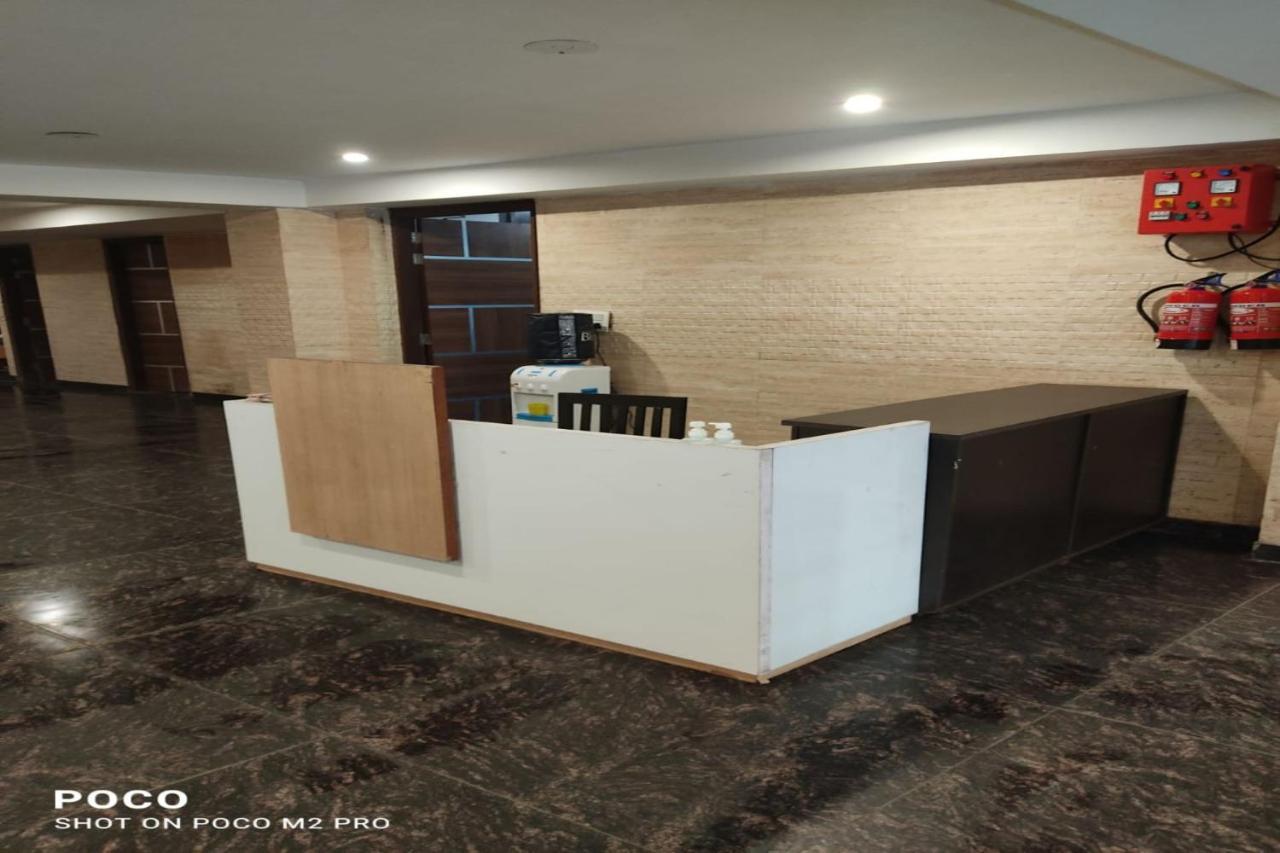 Albergue Abuzz Oxfordcaps Roopnagar Delhi