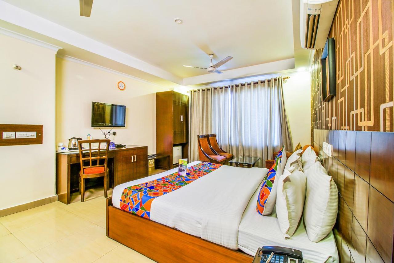 Hotel Fabhotel Signature Plaza
