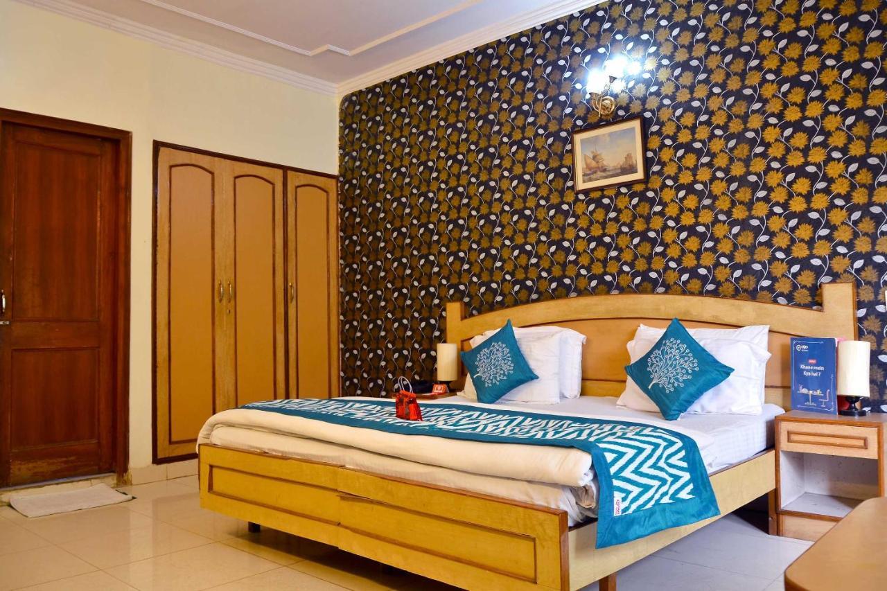 Oyo Baikunth Kuteer Near Dilli Haat Ina 3*