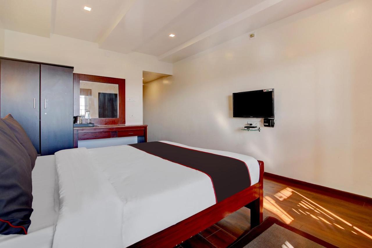Hotel Collection O 75908 Garg Trade Centre Sector 11
