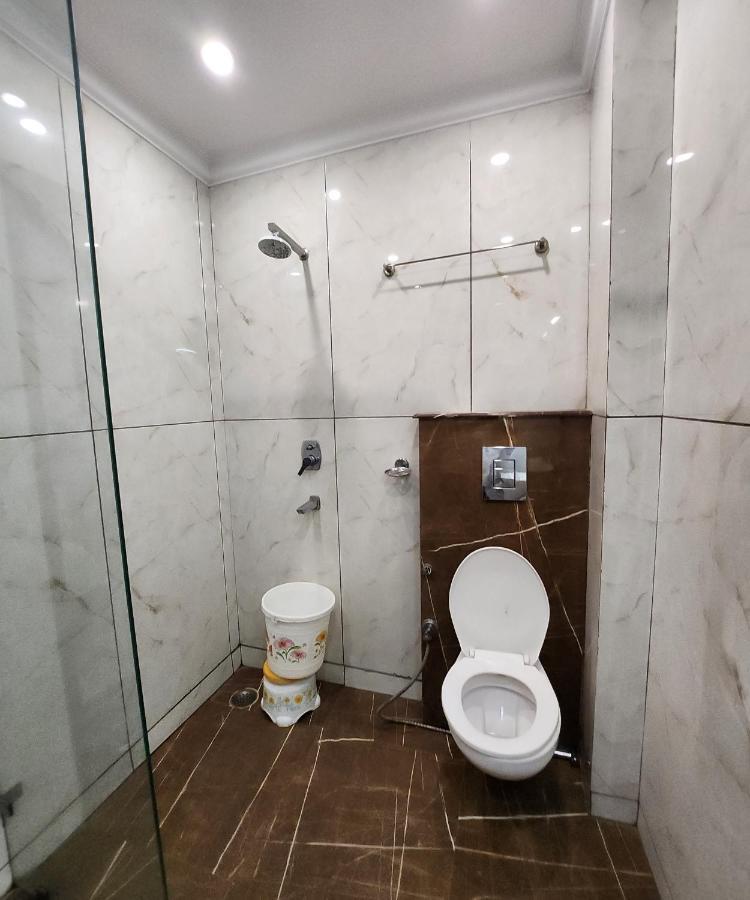 Hotel Capital O 6408 Delhi Heart