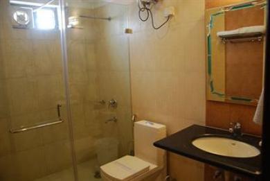Airport Le Seasons Hotel 4*