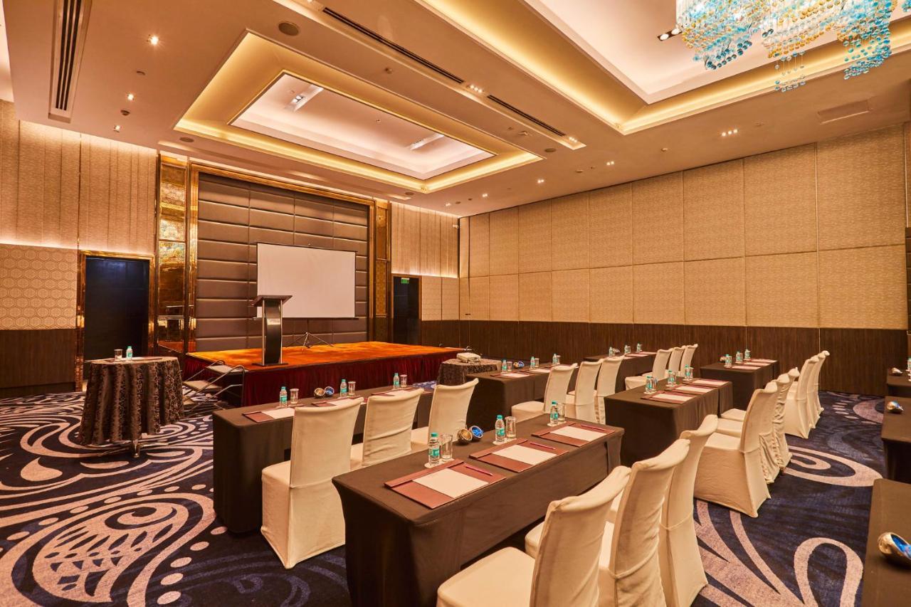 Crowne Plaza New Rohini By Ihg 5*