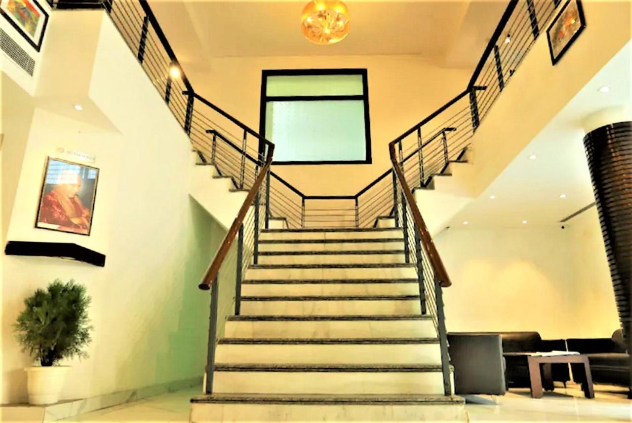 Arch International 4*