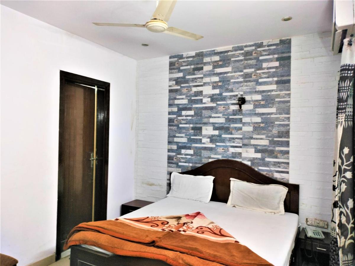 White Palace,nizamuddin Railway Station