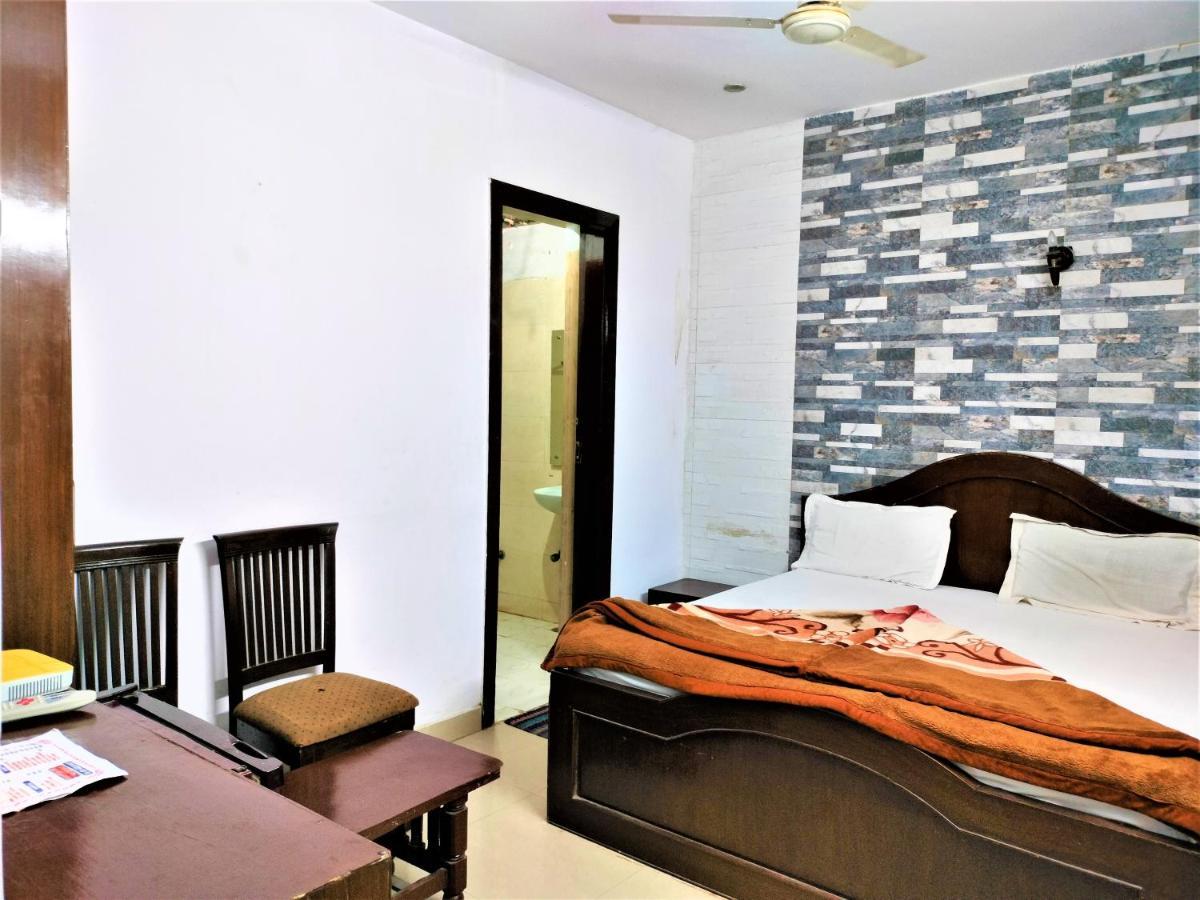 Guest house White Palace,nizamuddin Railway Station *