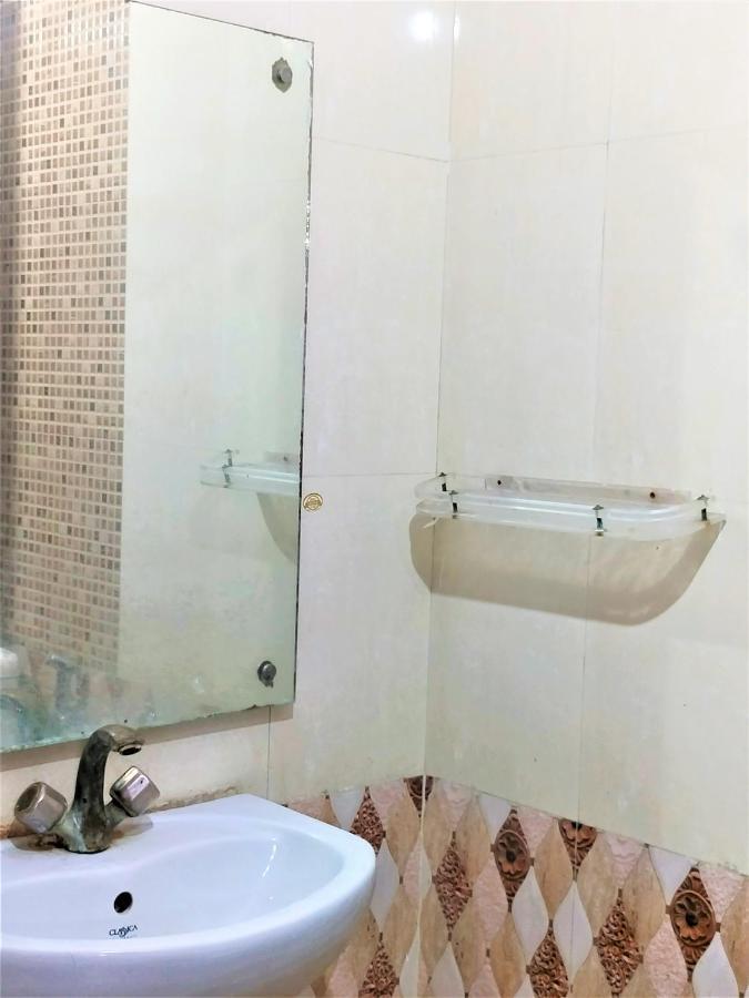Guest house White Palace,nizamuddin Railway Station