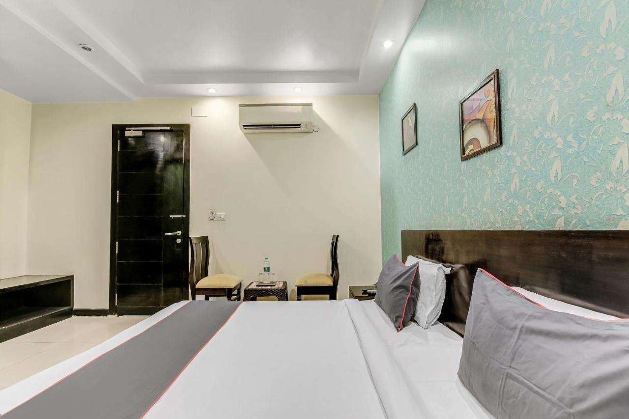 Hotel Collection O 83168 Swathi
