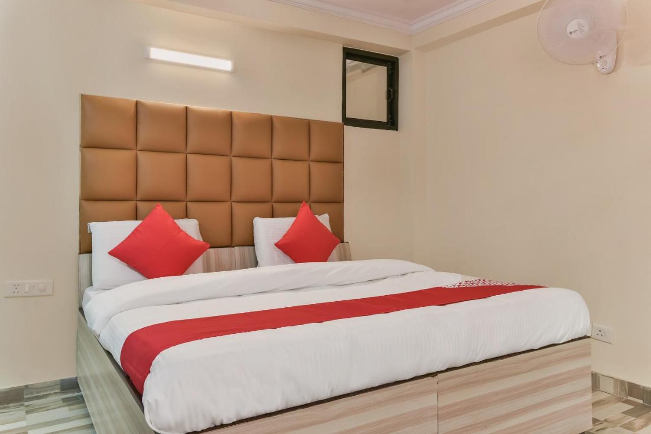 Oyo Clink Hotel New Delhi